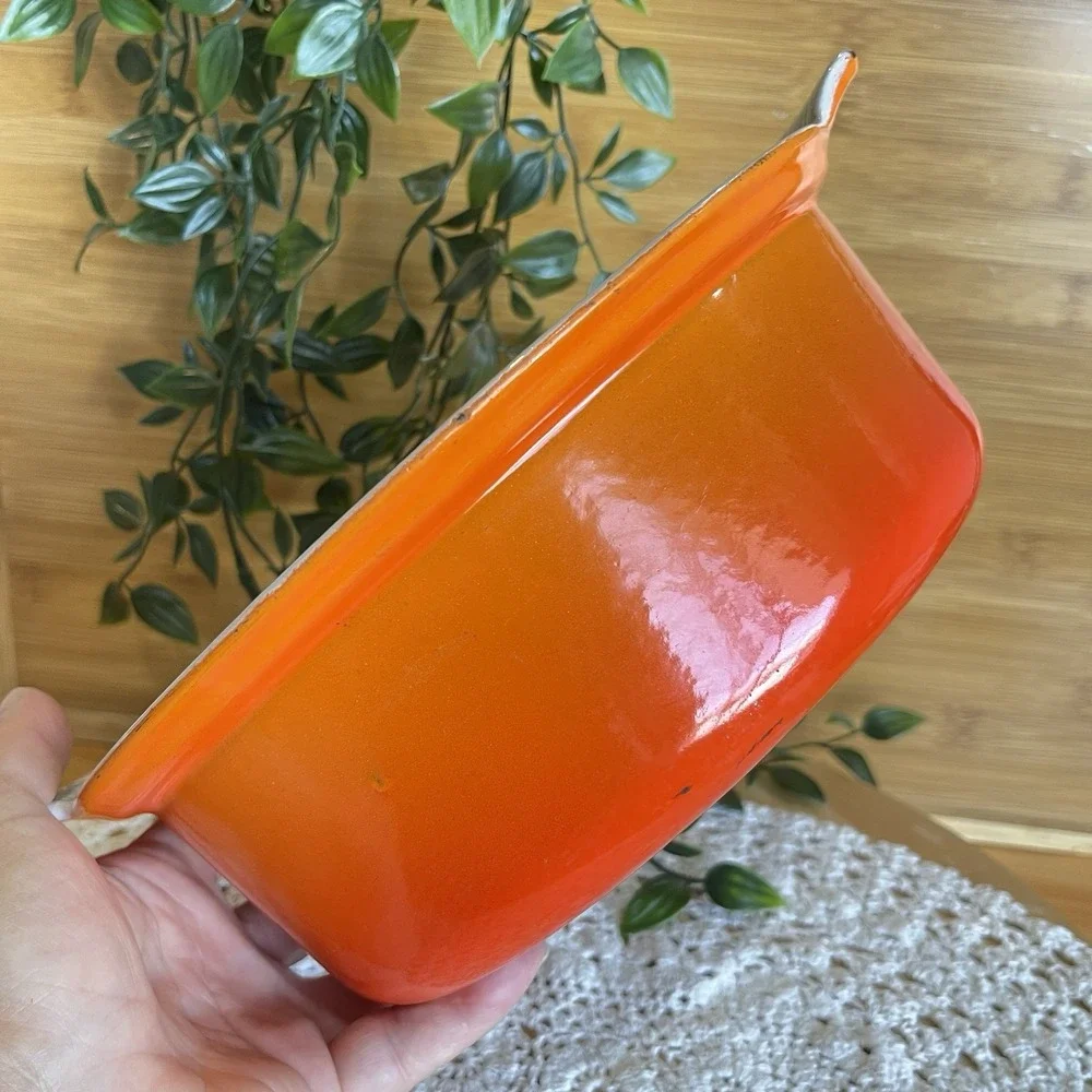 Le Creuset brand le